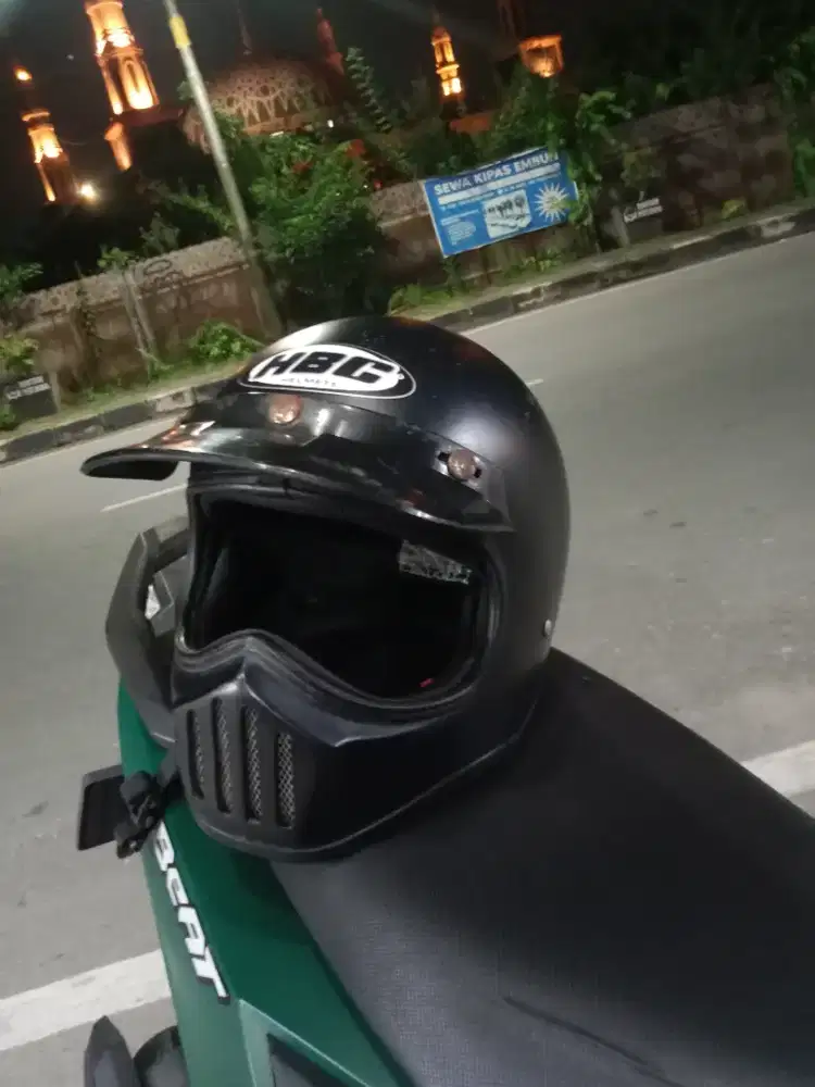 Helm HEC Retro Bekas
