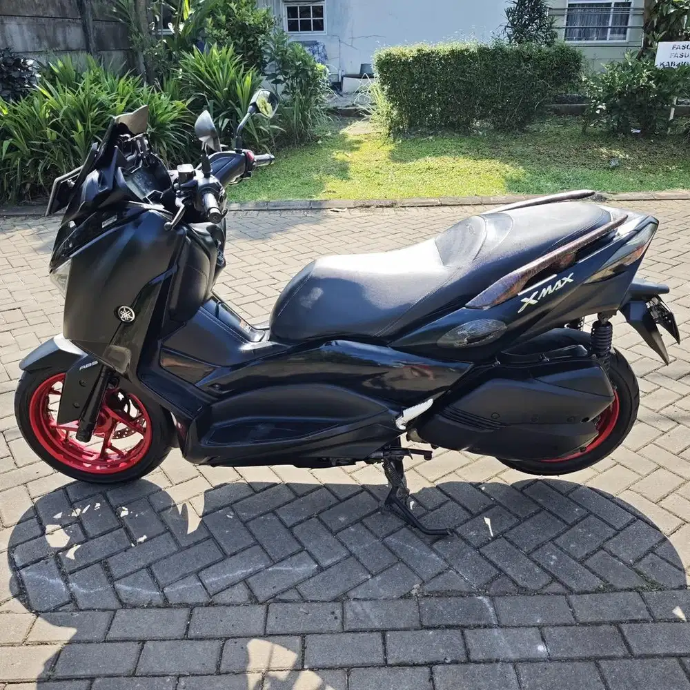 Yamaha X-Max 2022 Hitam