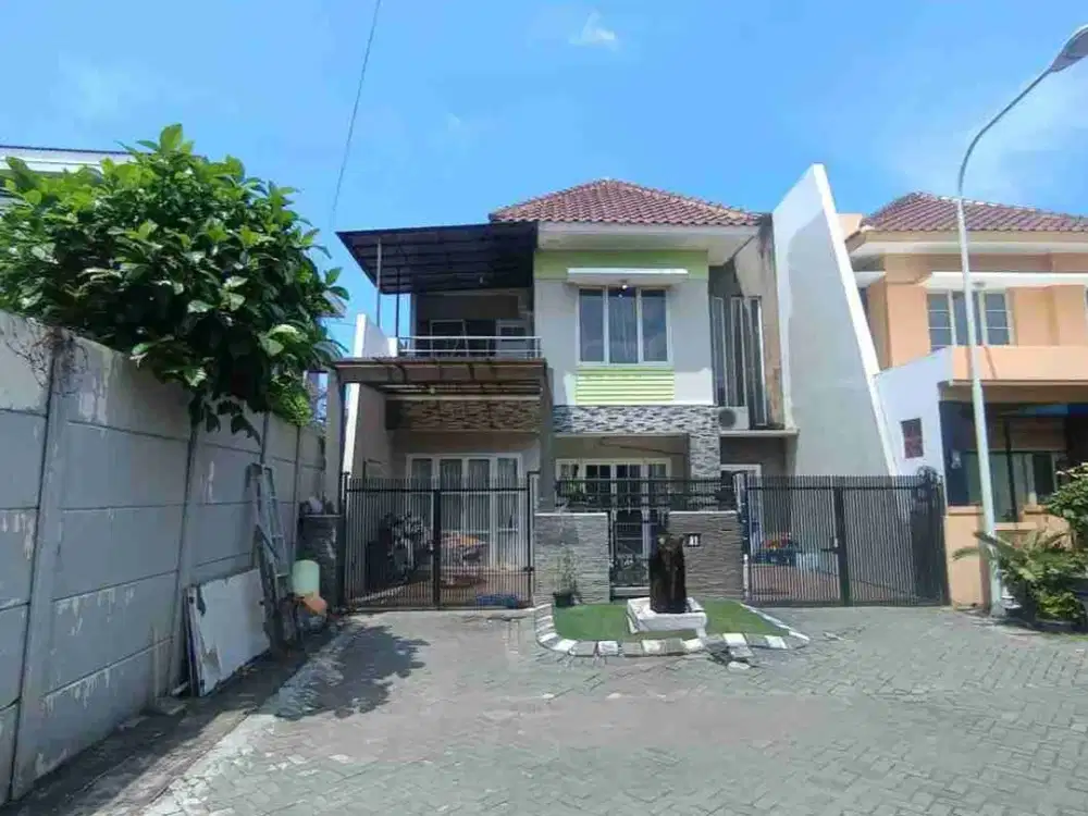 Rumah Lokasi Strategis di Jalan Utama Perum Ketintang
