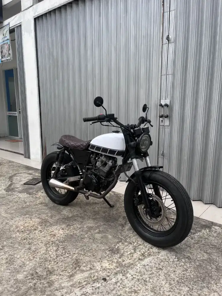 Basic Megapro 2003 custom