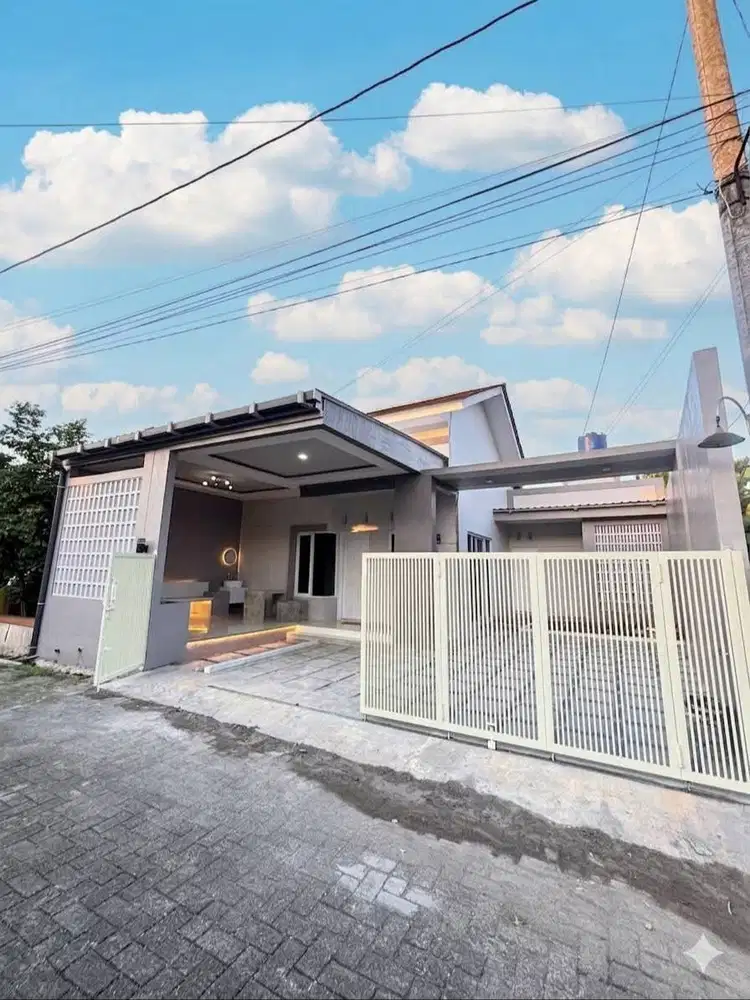 Rumah bonus pagar mewah di jatisari semarang