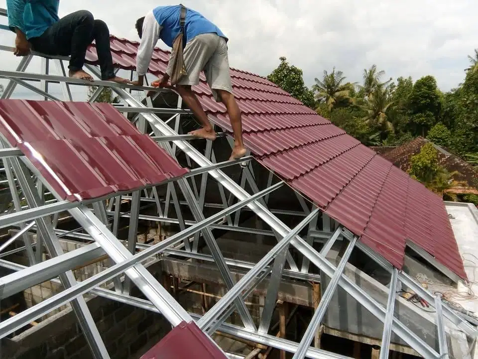 Bongkar Atap Lapuk Anda Dgn Baja Ringan ALDERON/SHIELD Kuat dan Kokoh