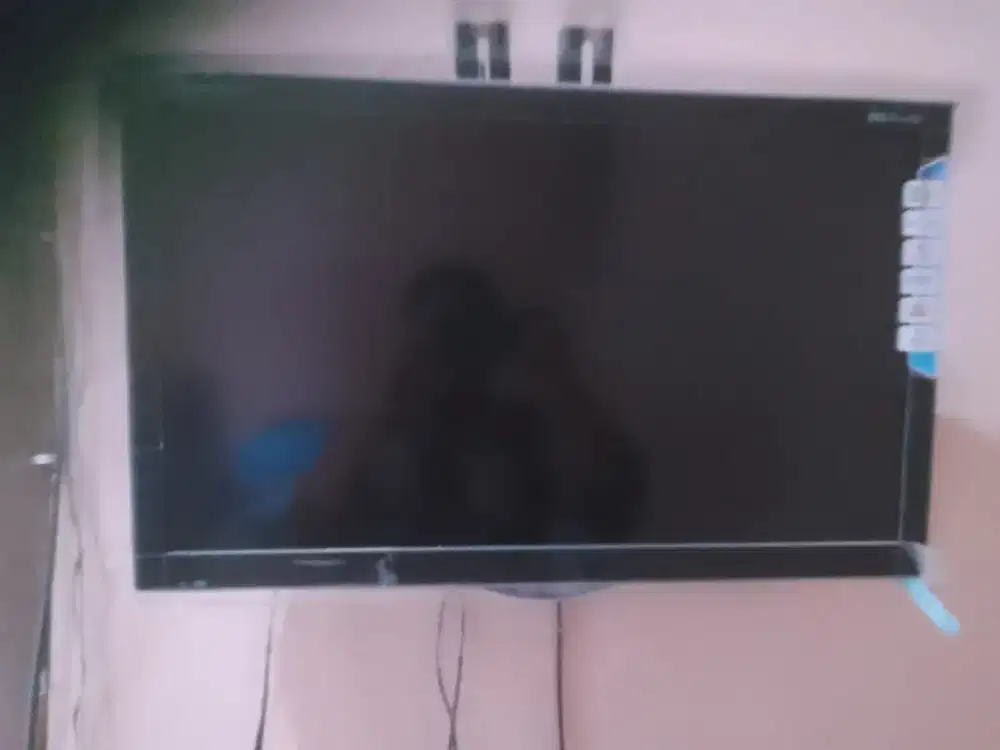Pemasangan bracket TV LED dinding
