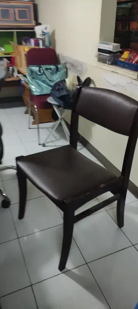 Kursi Makan Kayu