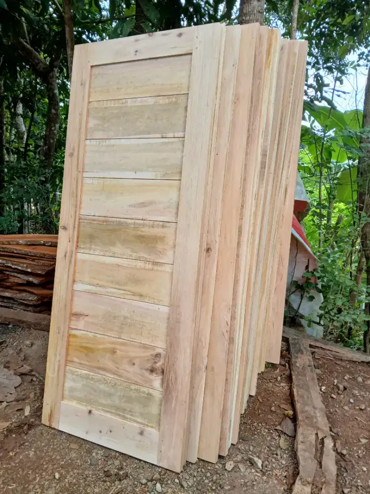 Pintu kamar dan kusen