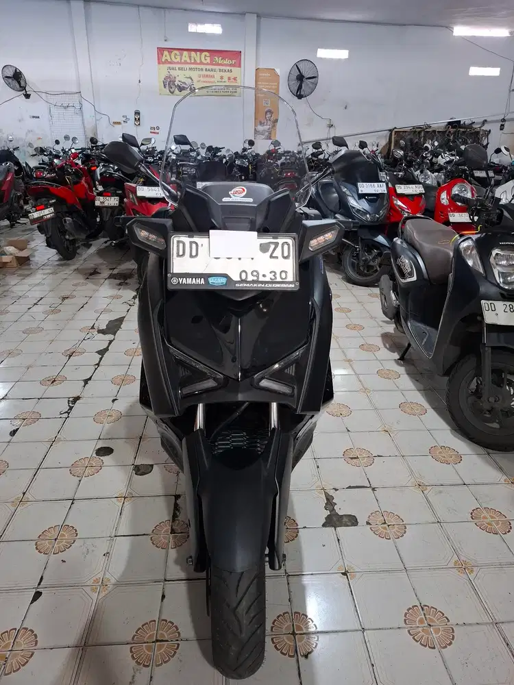 YAMAHA X-MAX 250cc 2025 hitam