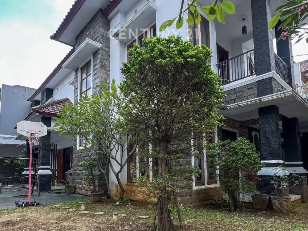 Rumah Hoek dengan Desain Modern Tropis Premium di Cempaka Putih Jakarta Pusat