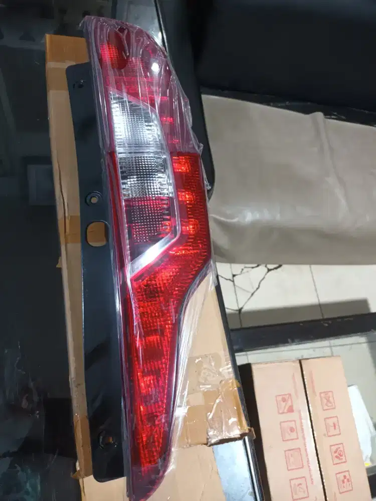 Lampu stoplamp kiri isuzu elf hartono