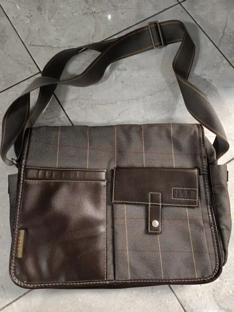 Tas Sling Bag Elle Good Condition siap pakai