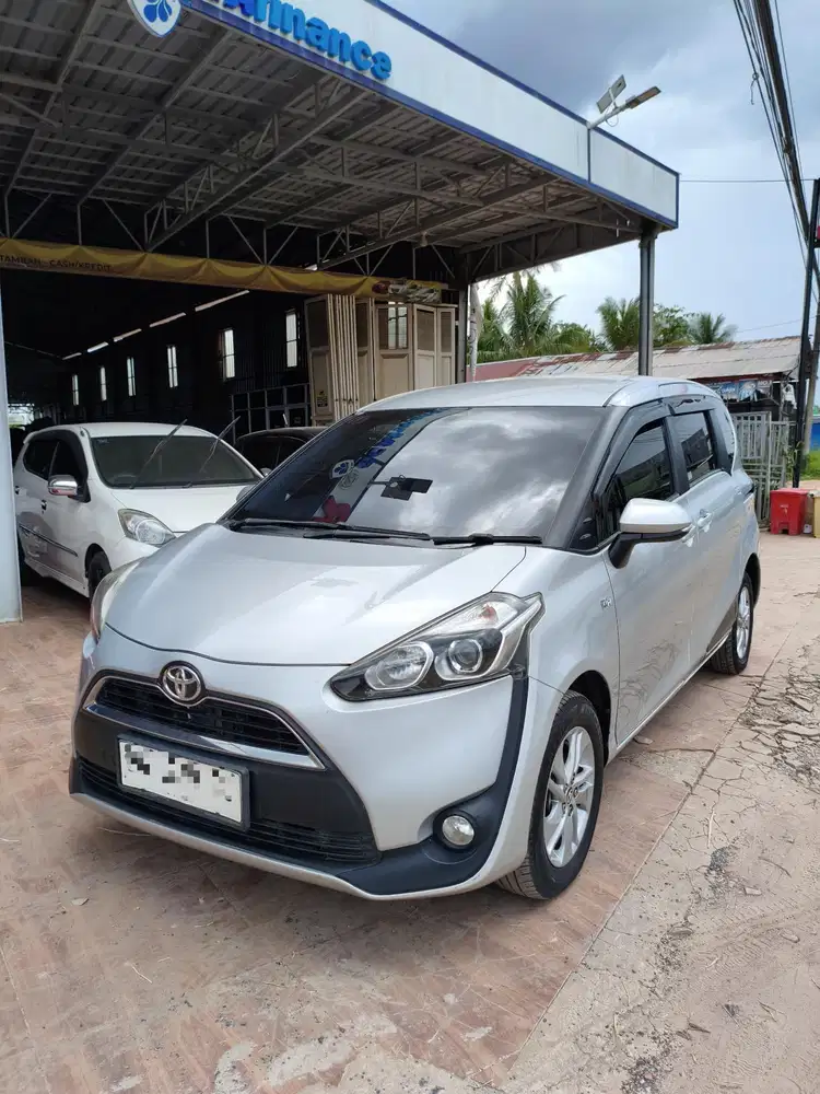 TOYOTA SIENTA 1.5 G M/T