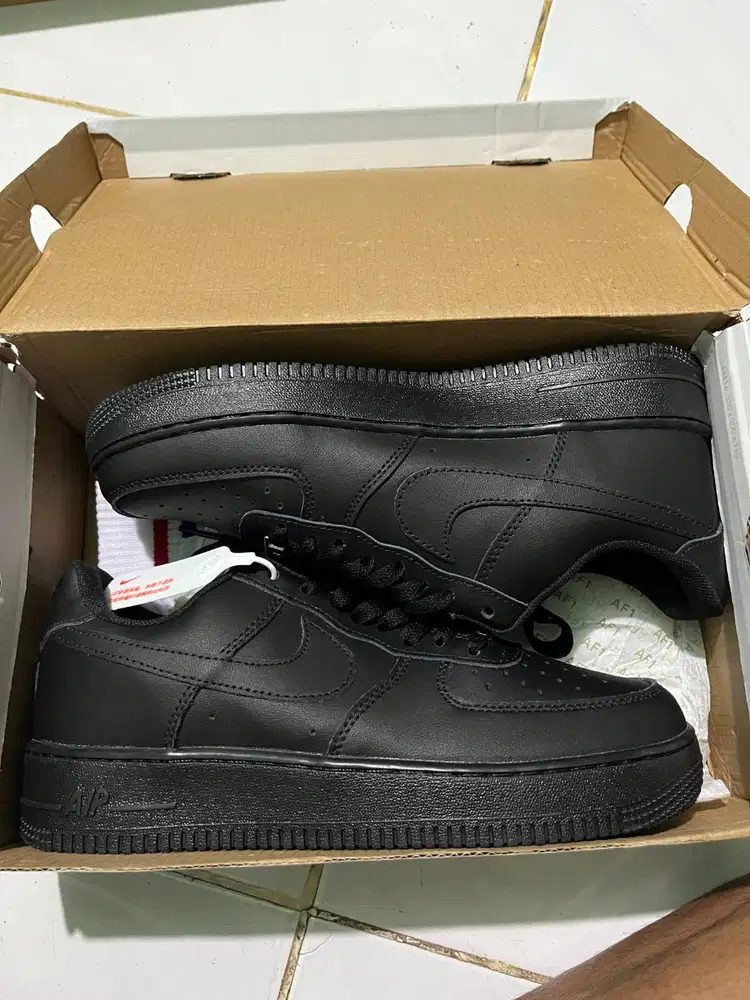 WTS!! Size 41 - Preloved Air Force 1 Triple Black All Black
