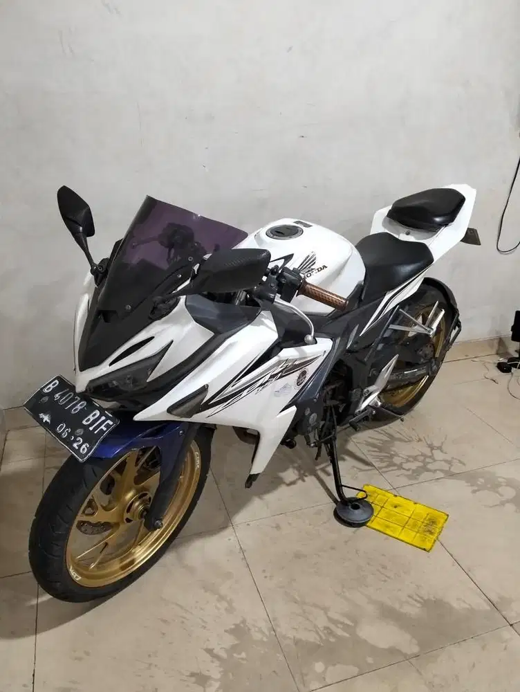 Honda CBR 150R 2016