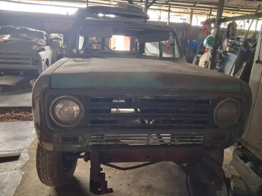 Jeep Internasional Green On Green