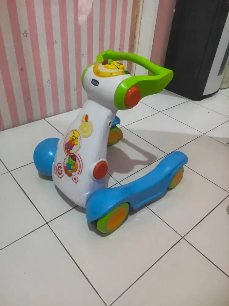 Alat bantu anak kecil cepat jalan
