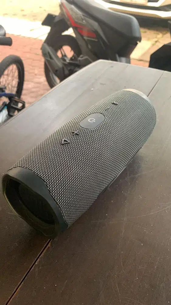 JBL Essential Charge 2