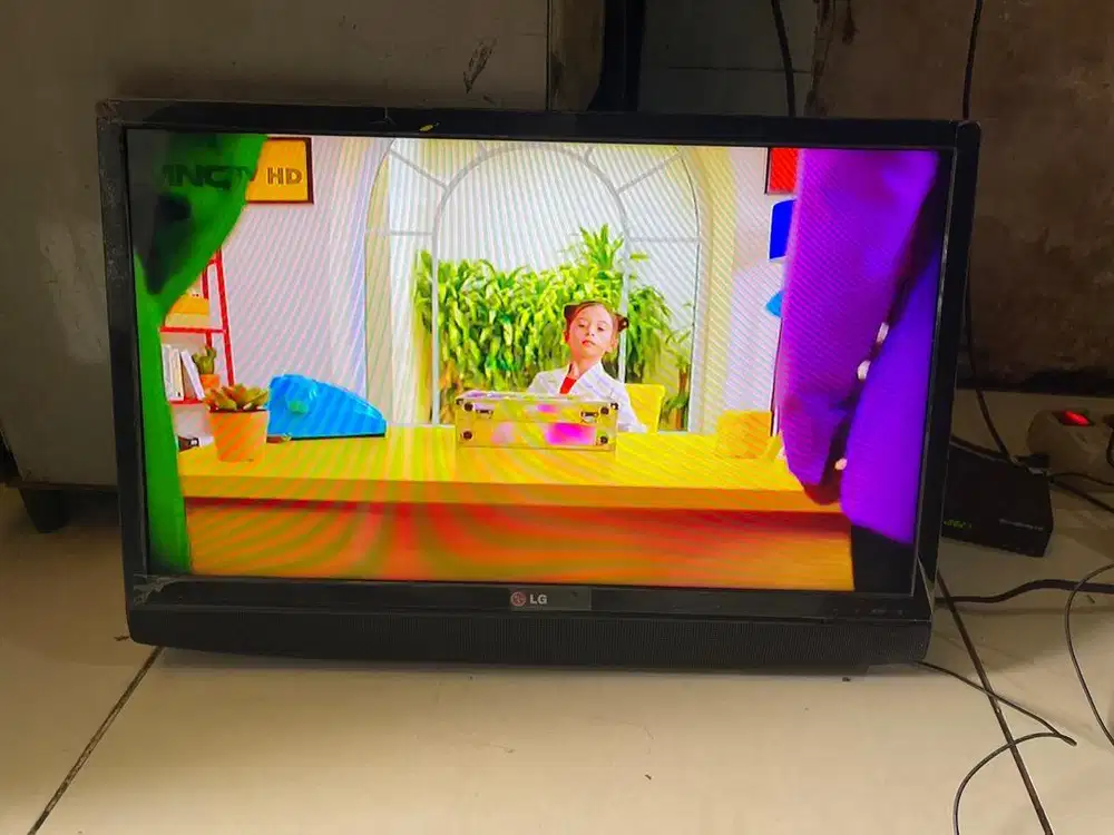 Tv led 24in merk lg analog normal