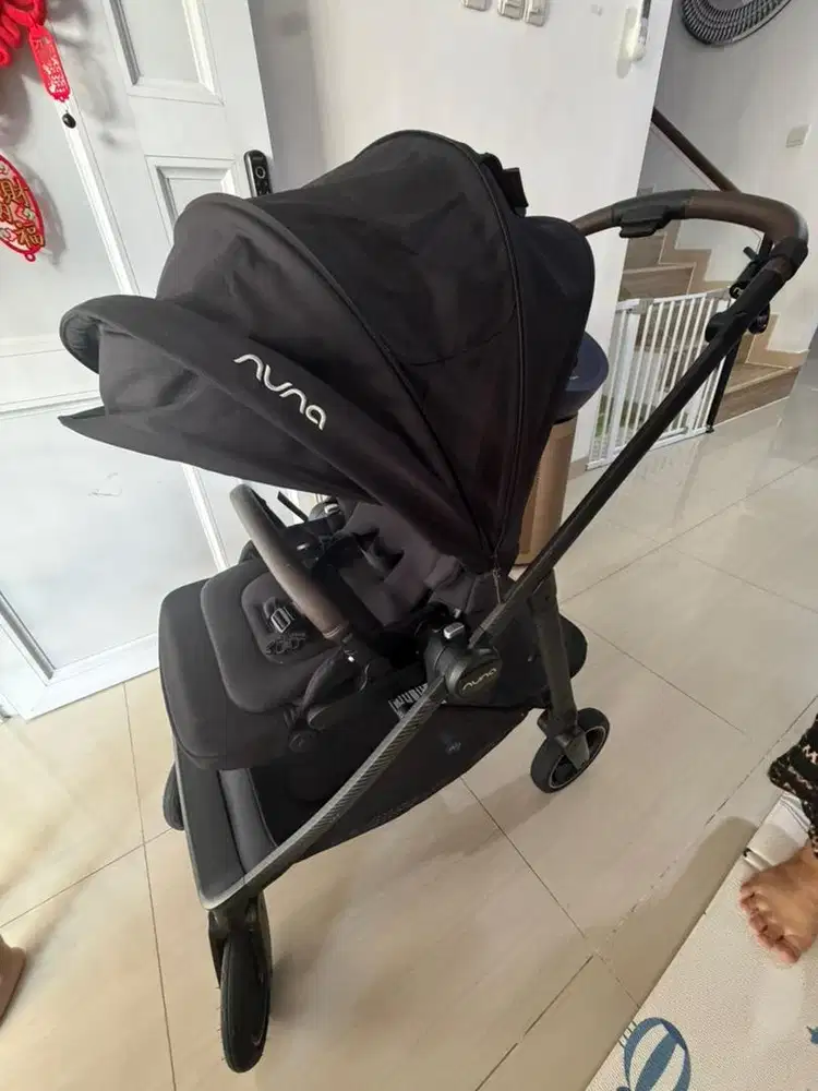 Dijual stroller nuna FREE carseat, kondisi 98%, jarang dipakai.