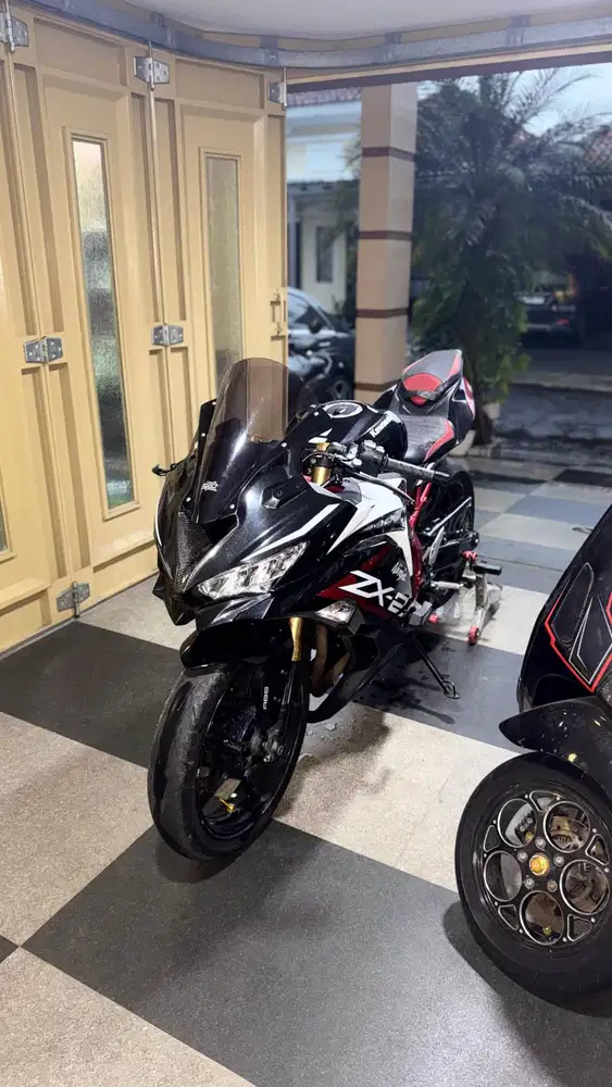 DIJUAL MOTOR SPORT KAWASAKI NINJA ZX-25R ABS