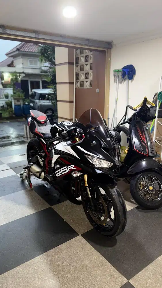 DIJUAL MOTOR SPORT KAWASAKI NINJA ZX-25R ABS
