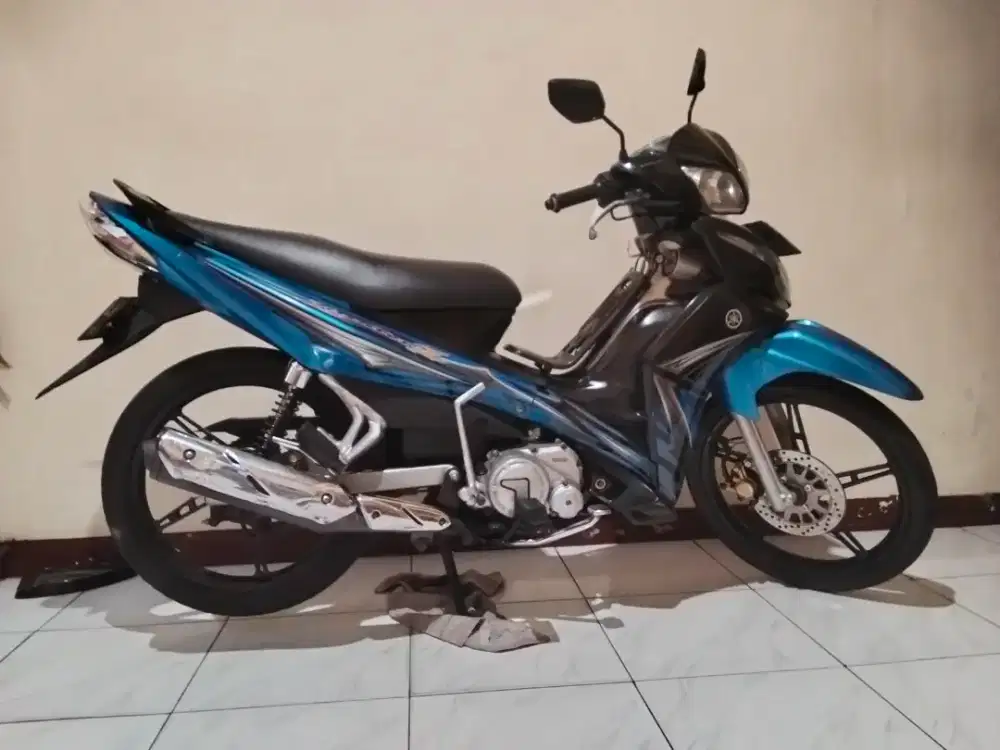 Yamaha Jupiter z 115 cw tahun 2011 velg racing warna biru