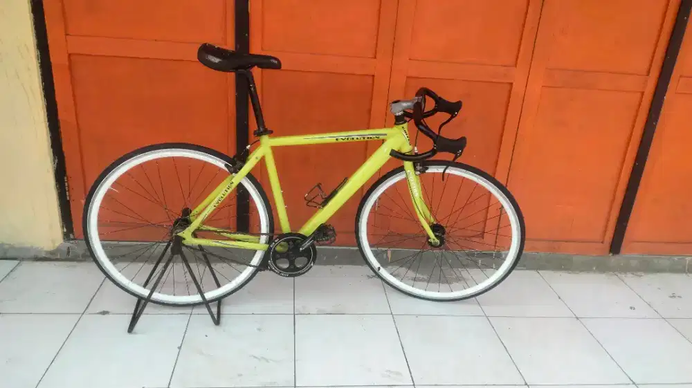 Di jual sepeda fixi united aloy ban baru semua siap pake