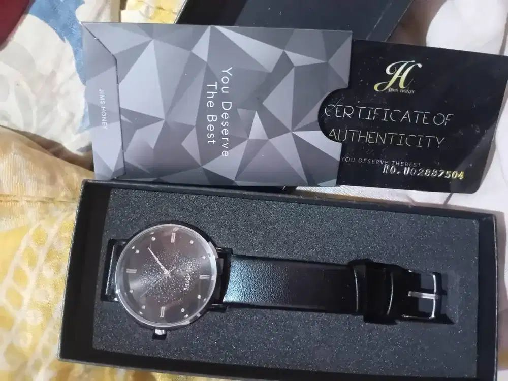 Jam tangan bekas baru di pakai 2 hari buat cowok merek jims honey