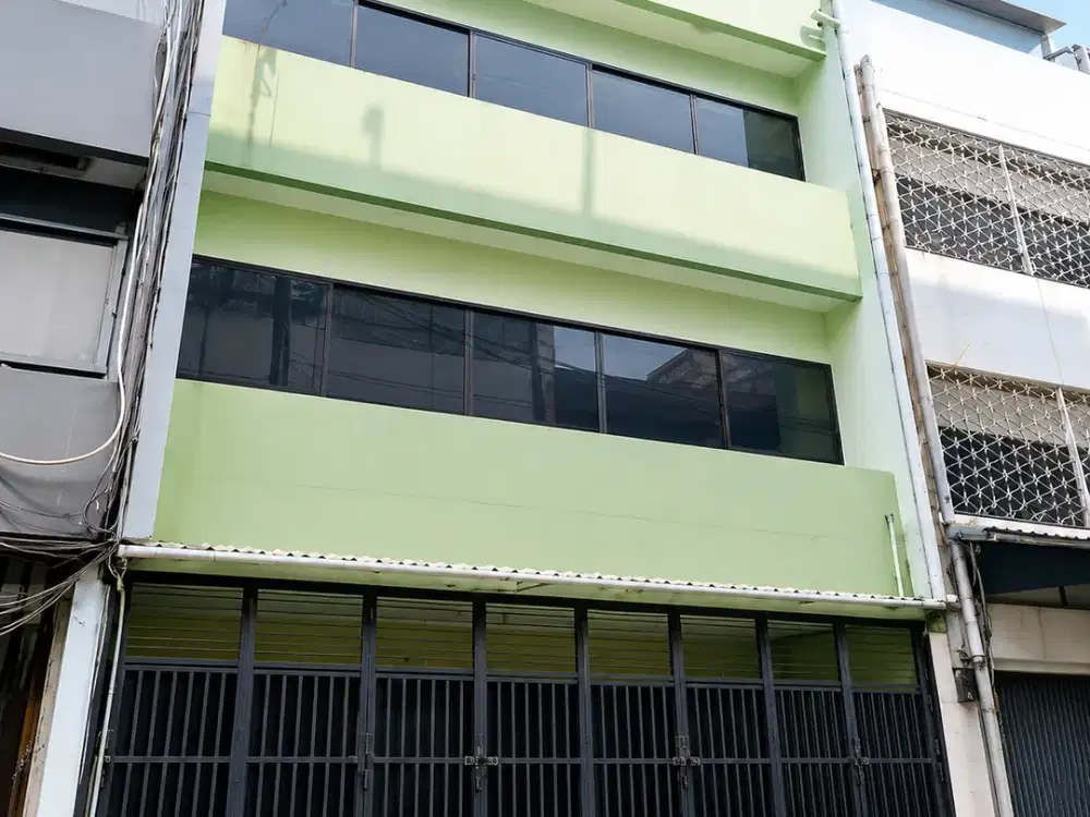 Ruko Strategis 3LT 77m2 HGB Kawasan Ramai di Pinangsia Jakbar