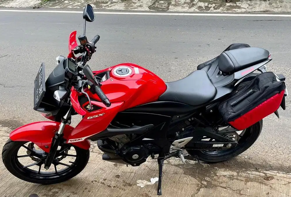 Di jual motor Suzuki GSX S150 terawat. Selalu Ganti oli km