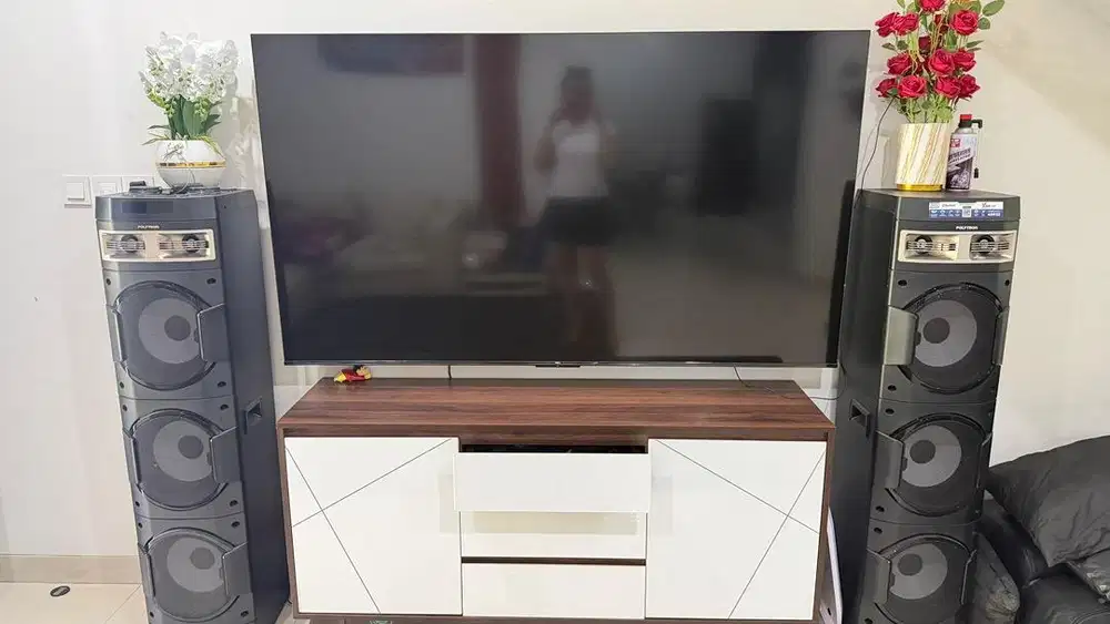 FOR SALE SEPAKET ( TV, SPEAKER DAN MEJA )