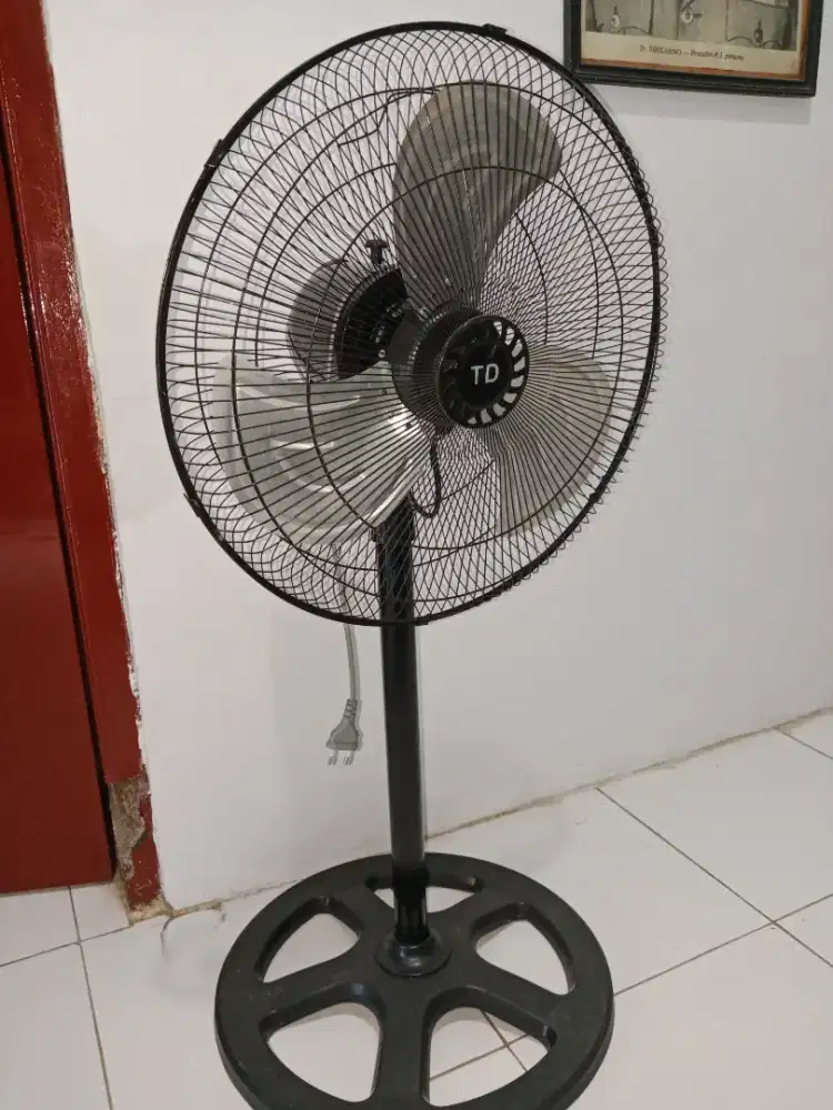 Kipas Angin Berdiri TD 16 Inch Bekas-Angin Kencang, Normal,Siap Pakai