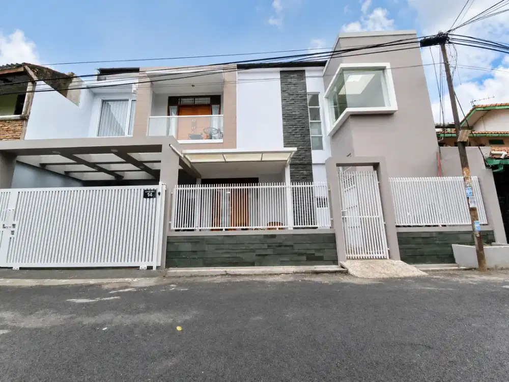Rumah bagus siap huni depan taman dijual di Margahayu Raya dekat rs al islam Soekarno Hatta Bandung