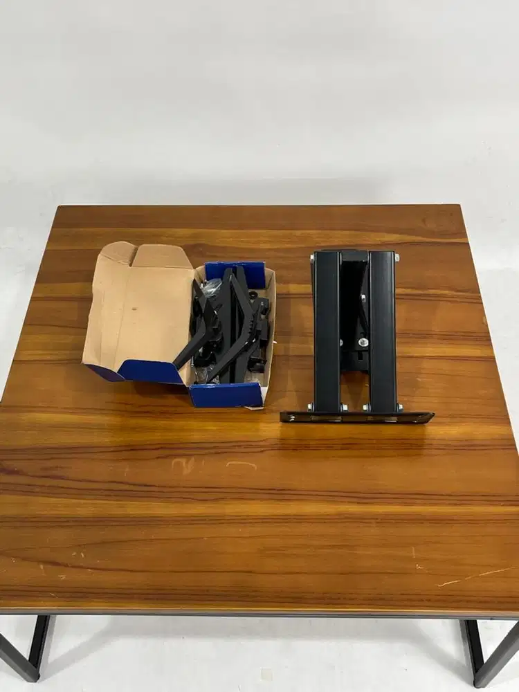 Bracket TV Dinding Universal Adjustable