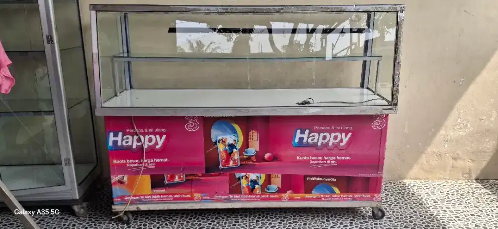 ETALASE KONTER MASIH MULUS SIAP PAKAI