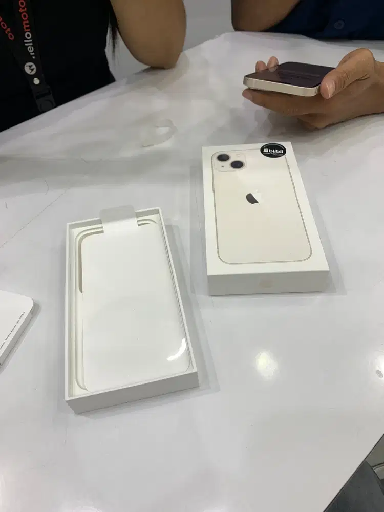 iphone 13 white