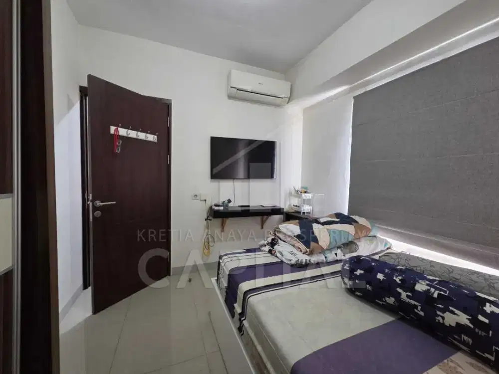 TERNYAMAN DENGAN VIEW KOLAM RENANG DAN 2 BEDROOM DI APARTEMENT