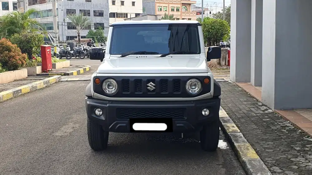 Km 5rb suzuki jimny 3 door 4x4 matic 2025 putih