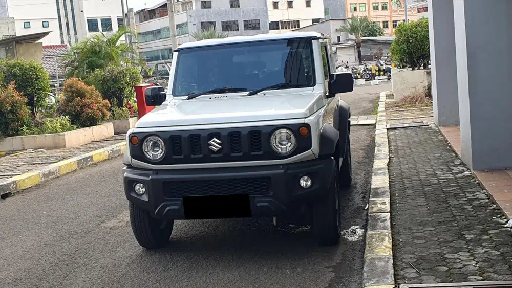 Km 5rb suzuki jimny 3 door 4x4 matic 2025 putih