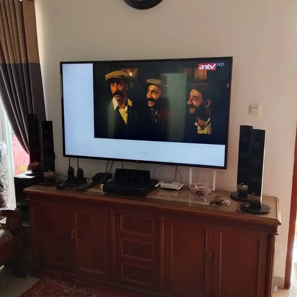Smart TV LG webOS TV UJ632T 65 inch + LG Home Theatre