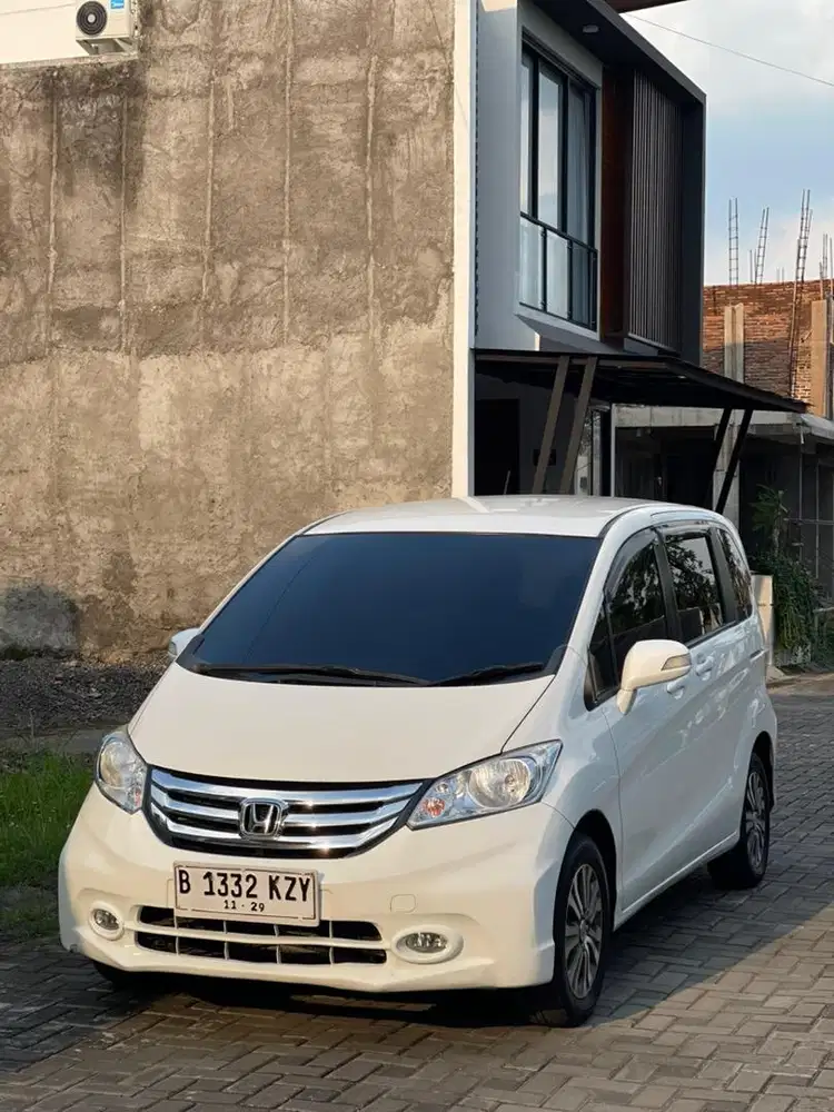Honda freed PSD 2014 istimewa