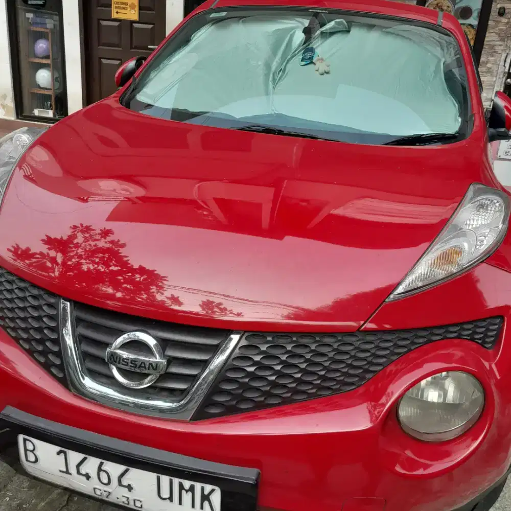 Nissan juke merah