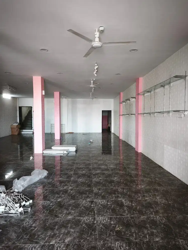 DIJUAL RUKO 3 LANTAI STRATEGIS – PINGGIR JALAN TEMBUS KELAYAN BARAT