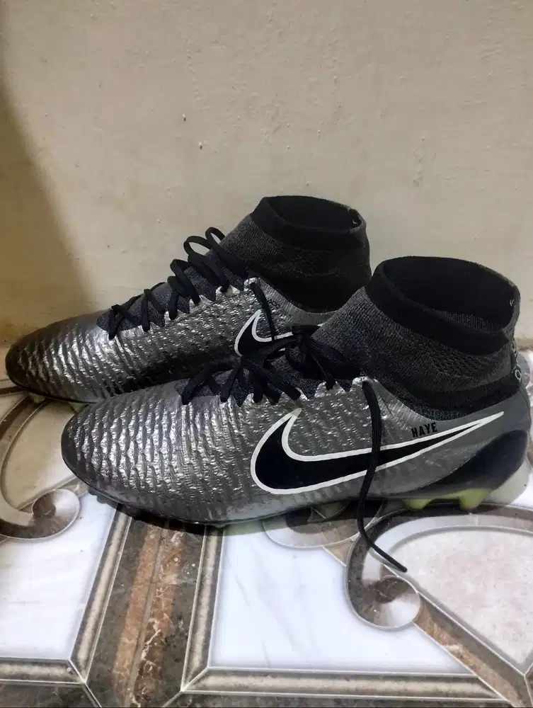 Sepatu bola Nike Magista Obra I (FG - Firm Ground). Seri/W