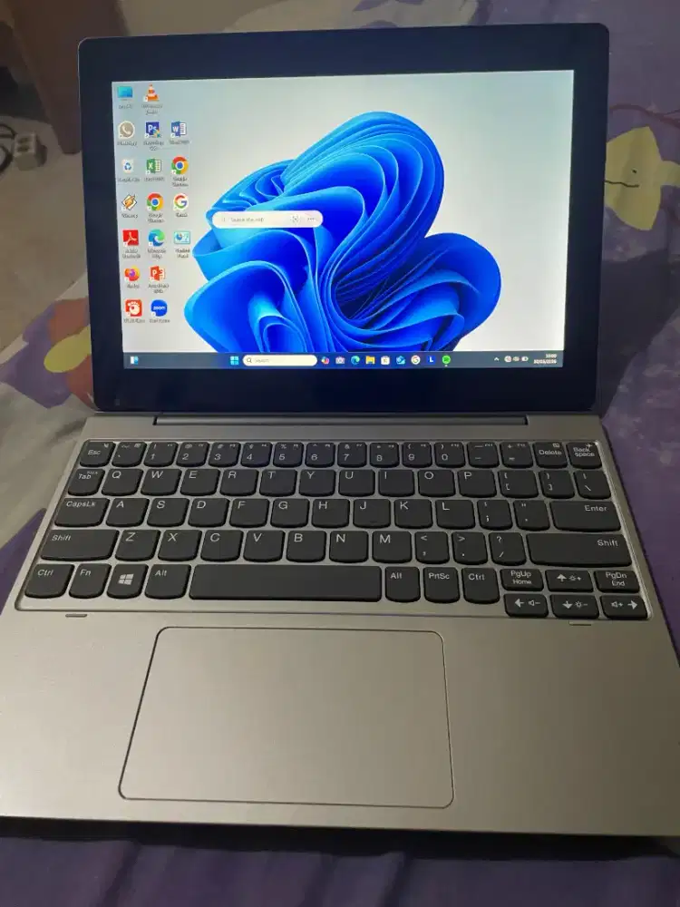 Dijual Laptop Bekas Dijamin Mulus Lenovo IdeaPad D330-10IGL Type 82H0