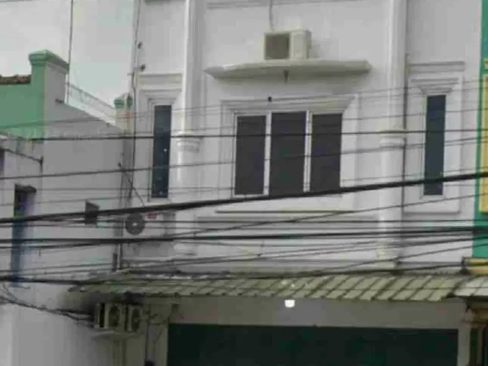 Dijual Ruko 3 Lantai,  Luas Tanah 119 m² Luas Bangunan Totaal 254 m² : Lebar bangunan 6,25m panjang 13,5 m harga Rp.2 M. Daya 10.500VOLT ( 3 pasha)