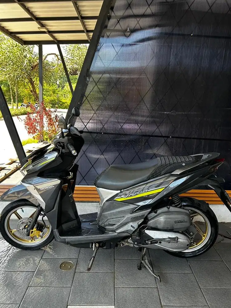 Vario LED 125 CC Abu-abu