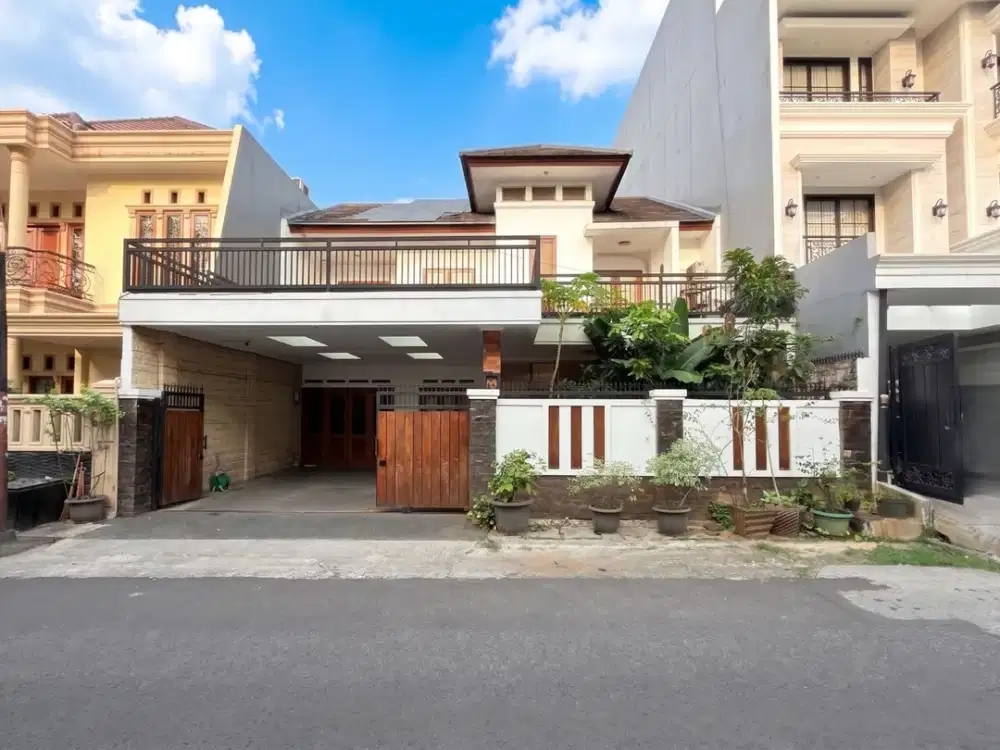 RUMAH MEWAH 255M² DI TEBET TIMUR DENGAN AKSES 3 MOBIL + DEKAT ECO PARK, INI LEVEL LANGKA‼️