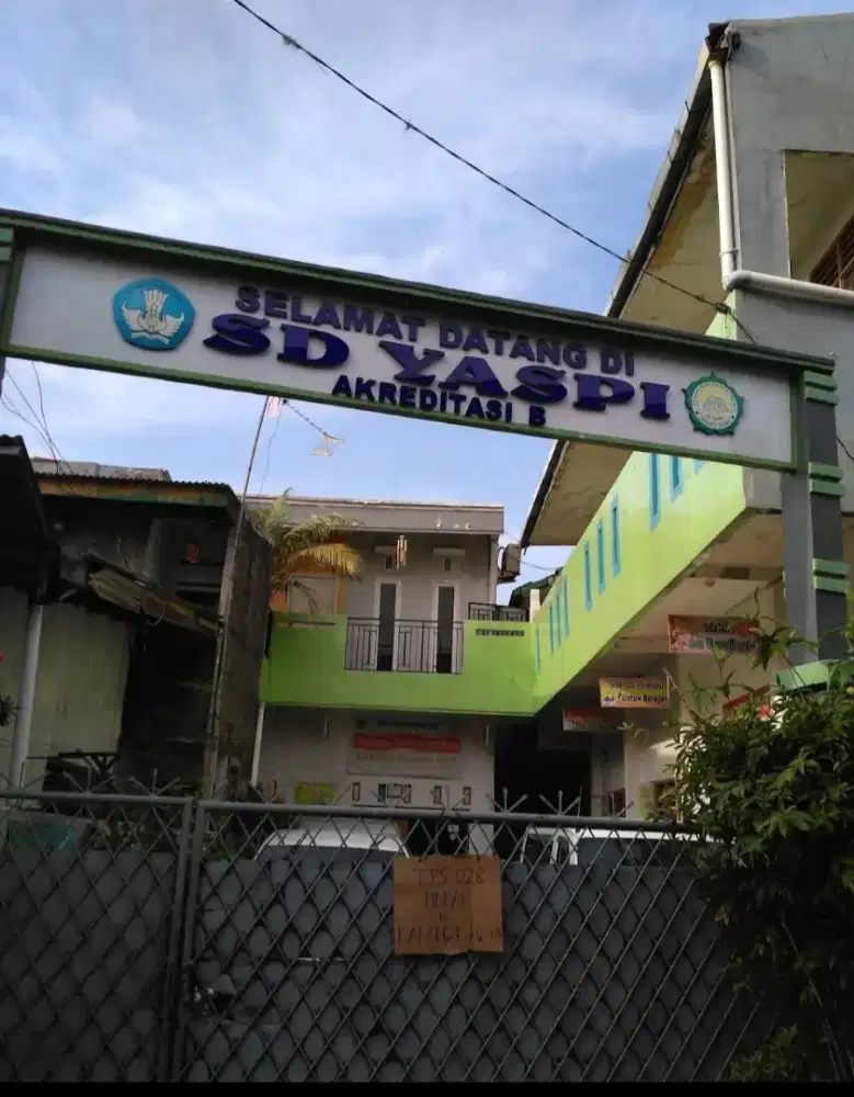 Dijual rumah berikut yayasan murah dengan tanah luas