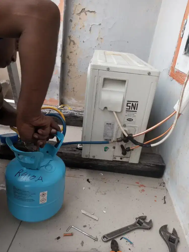 Service AC bongkar pasang AC