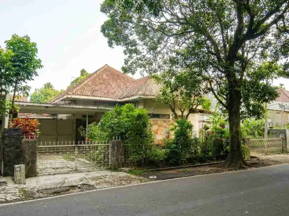Rumah MURAH  hitung tanah lokasi Strategis Di SAYAP RIAU Pusat kota Bandung