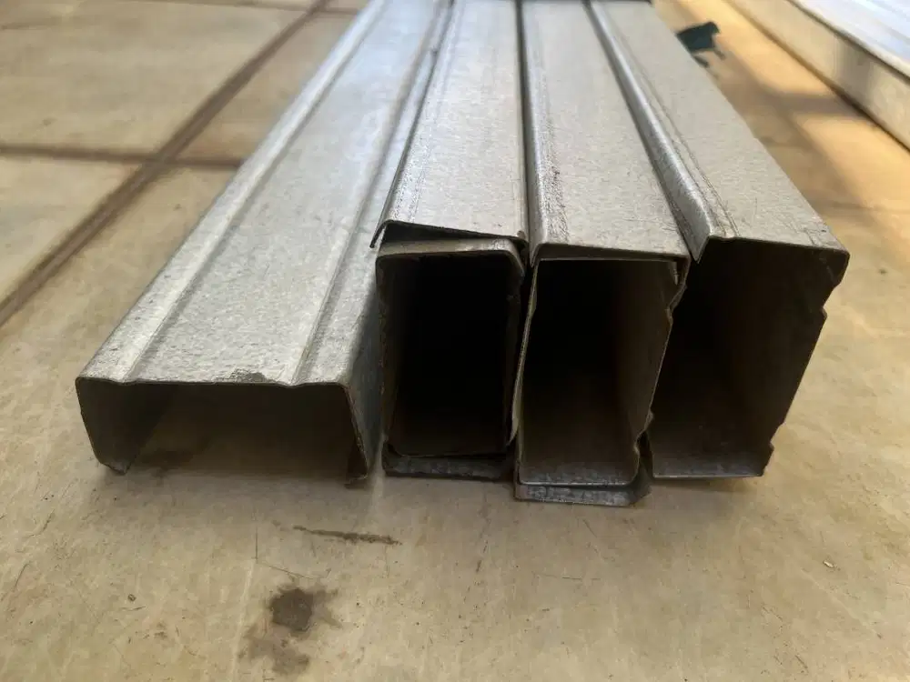 Baja ringan Prima Inti Truss (C 75 x 0.75mm) panjang 3 m ( ada 7 buah)